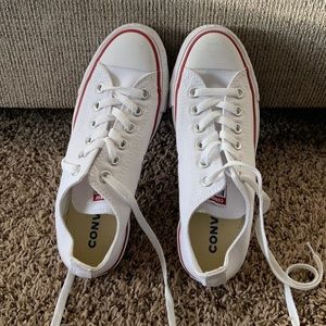 Low top Converse- white